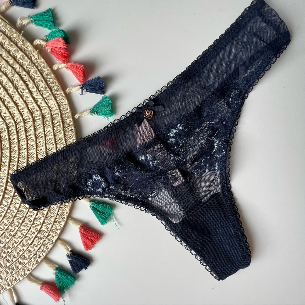 Victoria's Secret Body By Victoria Shimmer Lace-Front Thong Panty Ensign S NEW